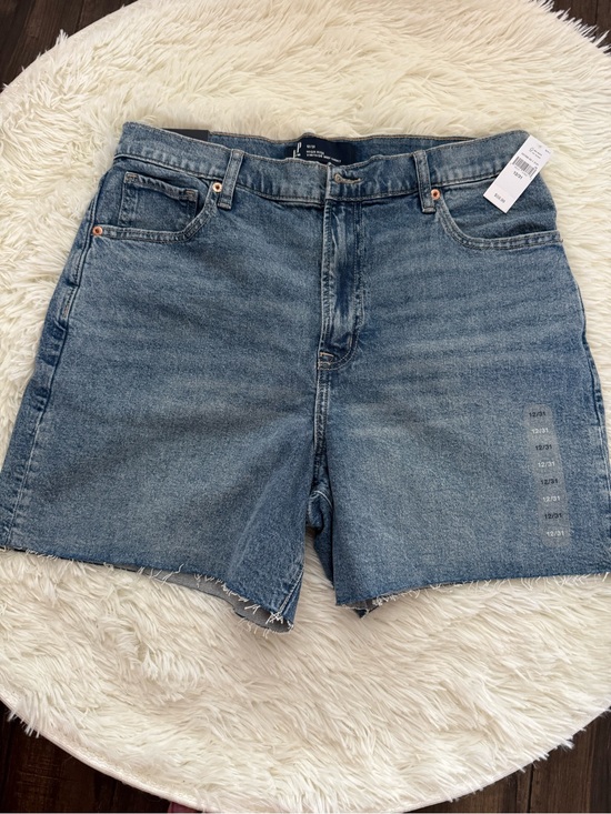 GAP Pants - GAP Mid Wash Denim Jean Shorts NWT - Blue Size 12